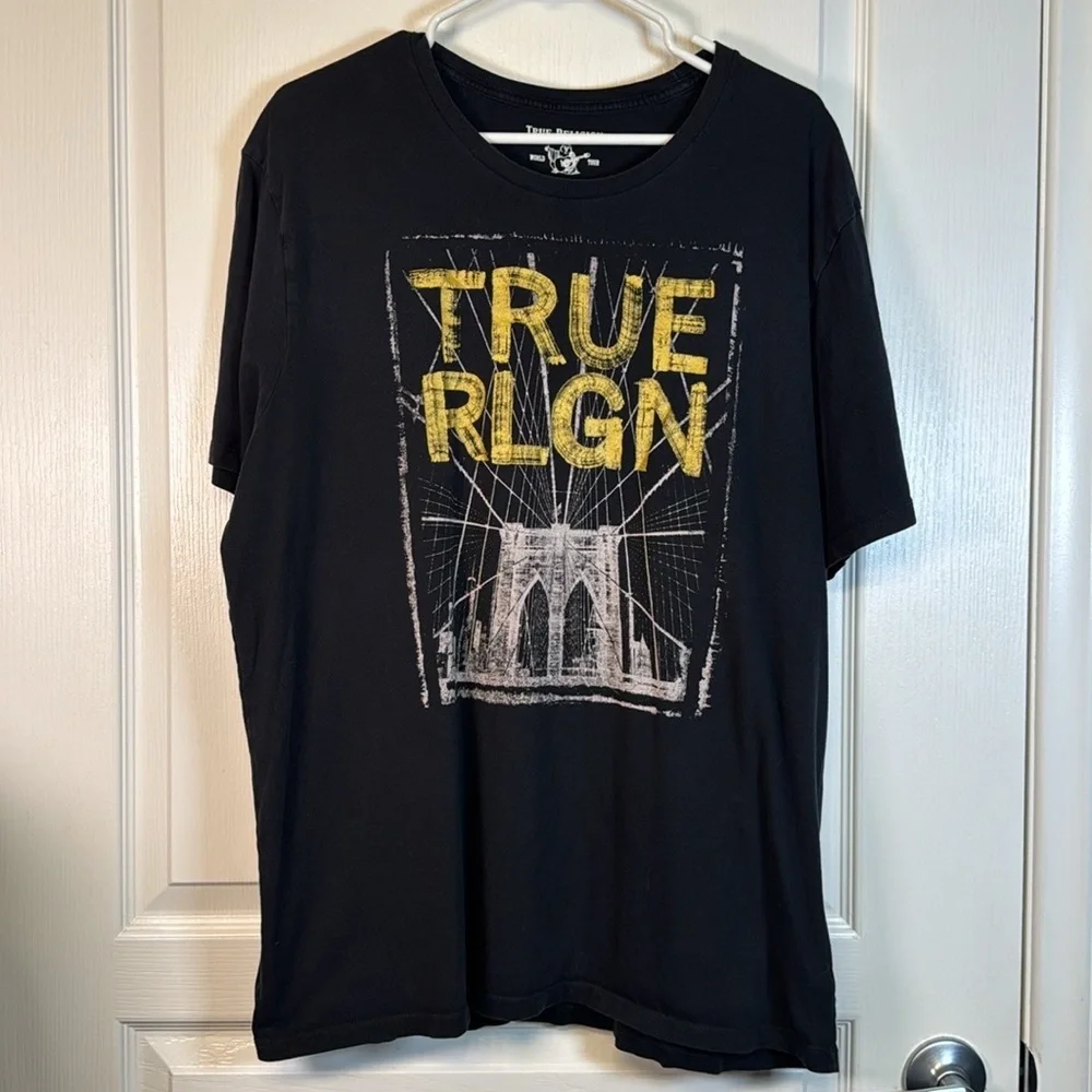 True Religion Bridge Graphic Shirt Size XXL GUC #2940